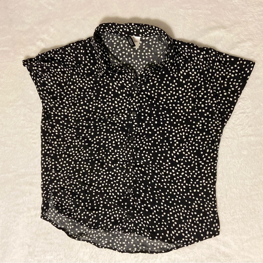 H&M Black and White Cap Sleeve Button Down Blouse